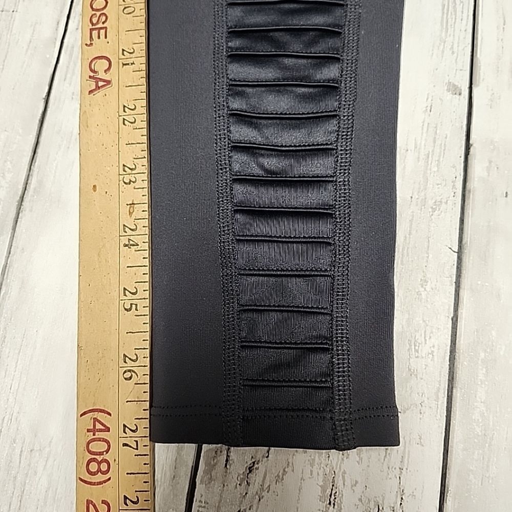 ALO YOGA  Moto Sport Leggings with Mesh Panels in Anthracite Sz XS - Picture 13 of 13